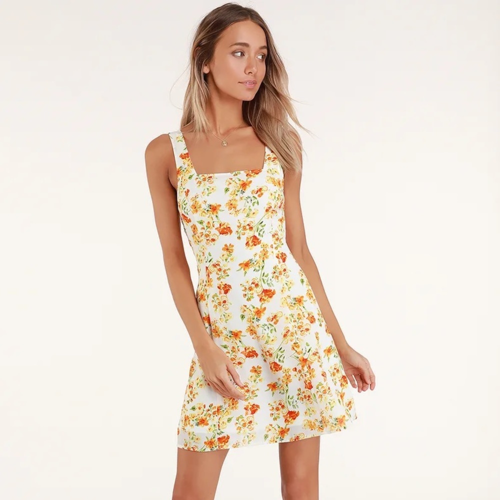Lulu’s - Day Date White and Orange Floral Print Tie-Back Dress - Size M